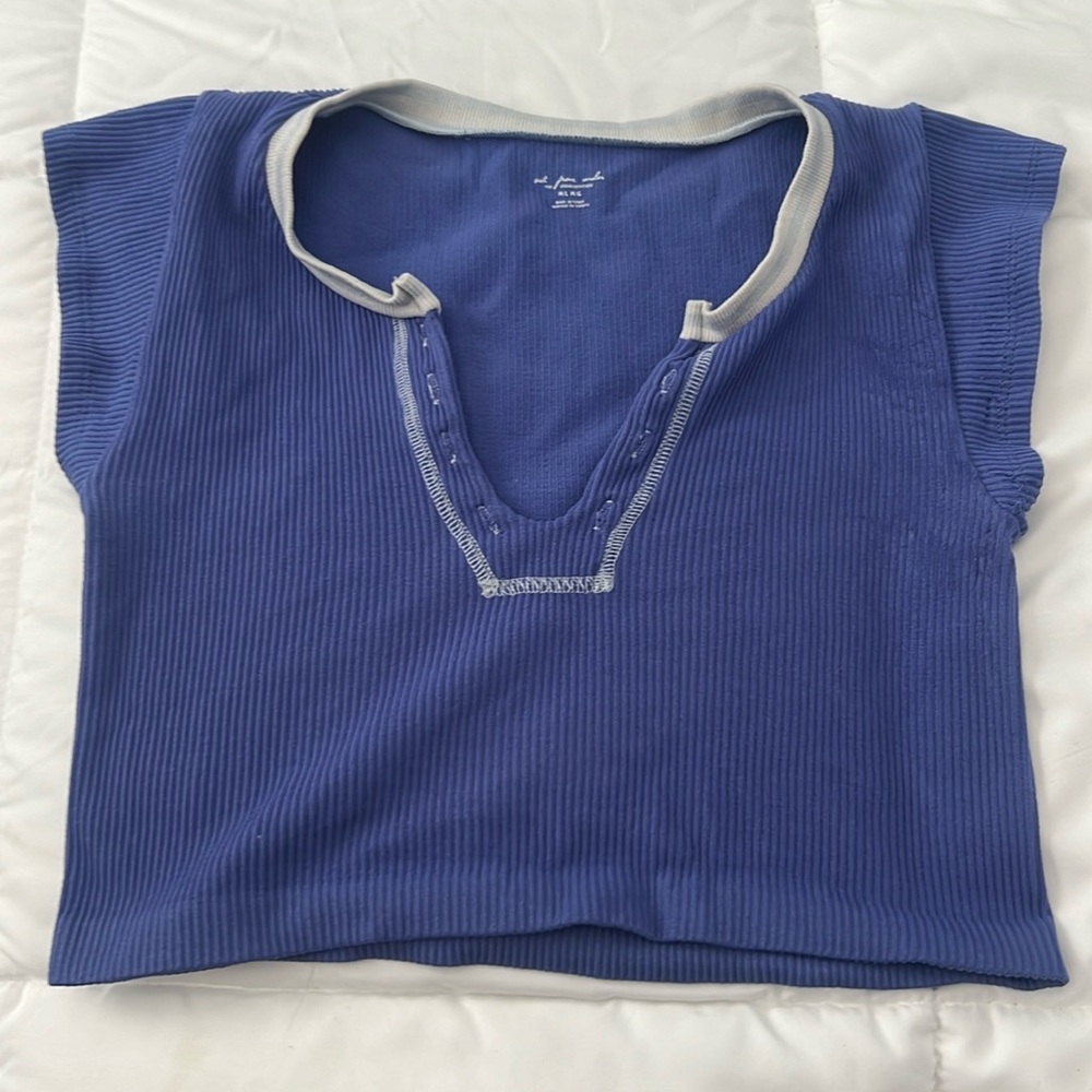 Blue urban outfitters crop top size medium/large light damage to fabric